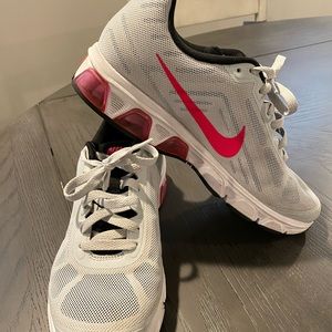 Women’s Nike Air Max BoldSpeed 2014 size 9.5